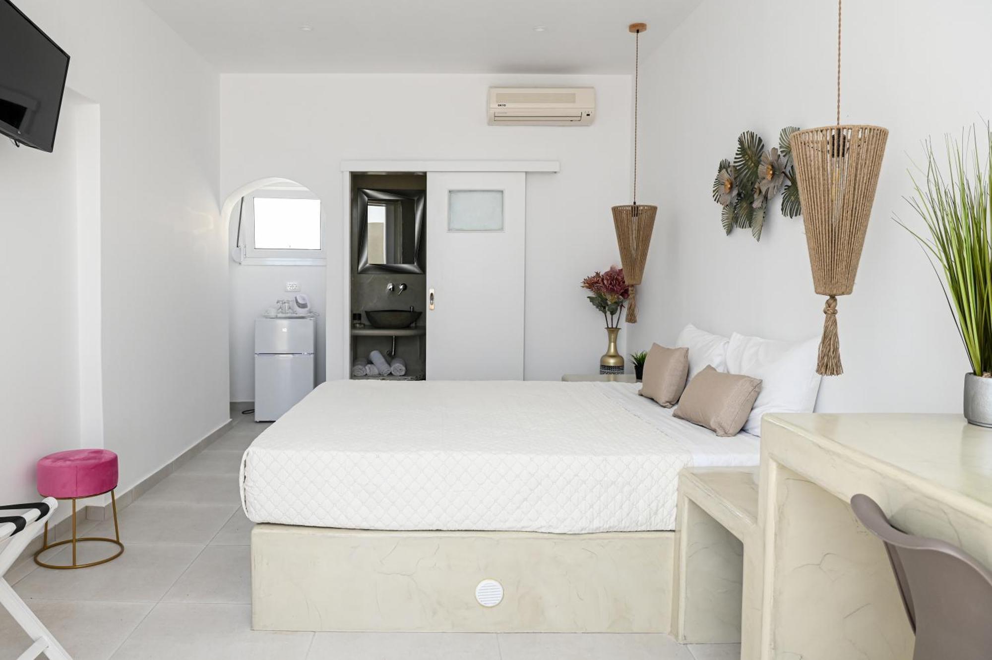 Vinas Place Center Fira (Santorini)